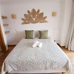 Floor Perfect For Couples & Remote Work