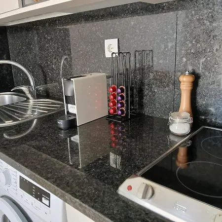 Apartman Floor Perfect For Couples & Remote Work *