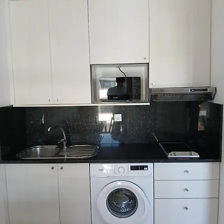 Apartman Floor Perfect For Couples & Remote Work *