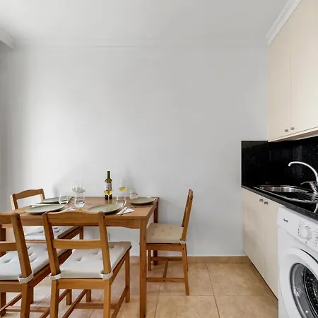 Apartman Floor Perfect For Couples & Remote Work
