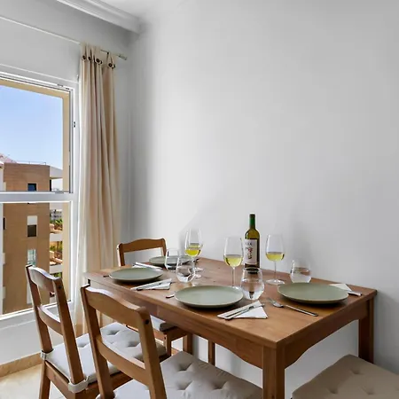 Apartman Floor Perfect For Couples & Remote Work