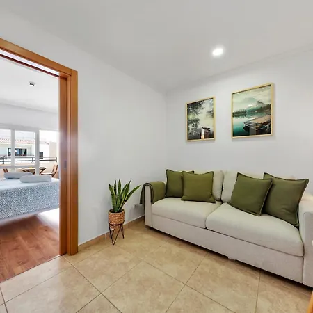 Apartman Floor Perfect For Couples & Remote Work *