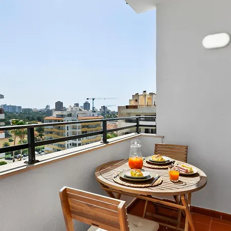 Apartman Floor Perfect For Couples & Remote Work