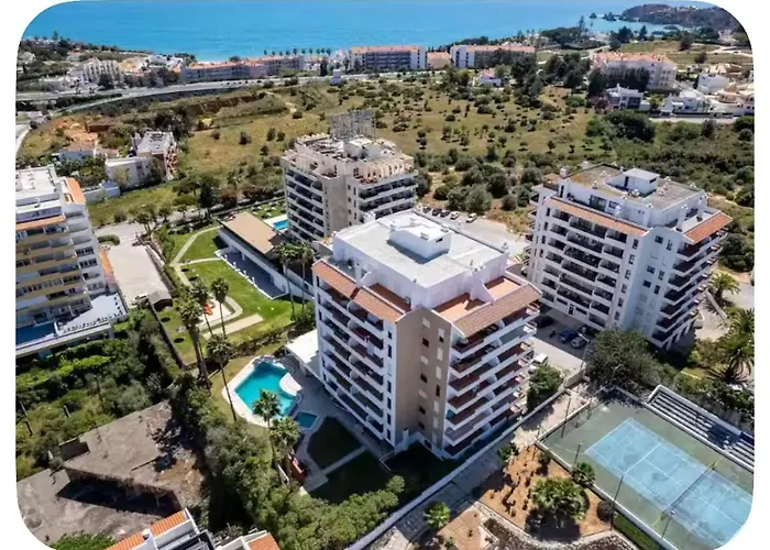 Apartment Floor Perfect For Couples & Remote Work *