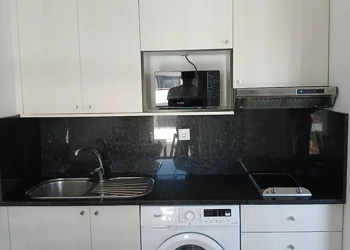 Apartment Floor Perfect For Couples & Remote Work *